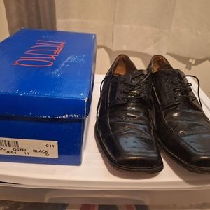 Mens dress shoes size 11D